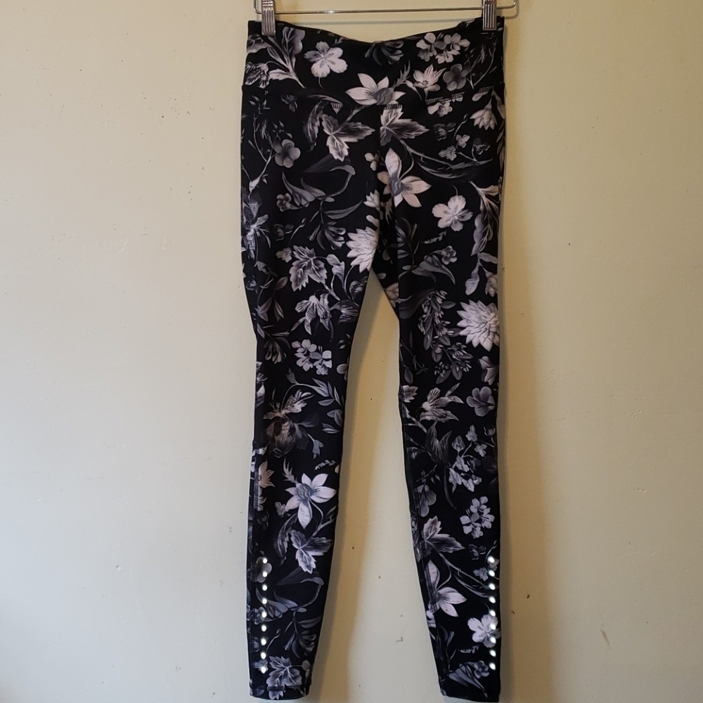Old navy active leggings Small